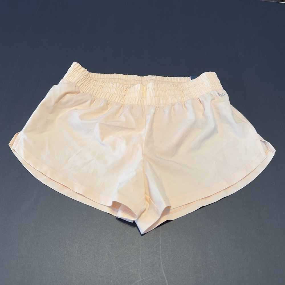 DSG Women's Mid‎ Rise 3" Inseam Stride Short light Peach Medium NWT Sport Active
